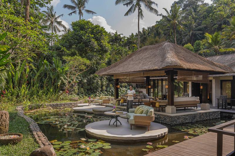  / Four Seasons Hotels & Resorts