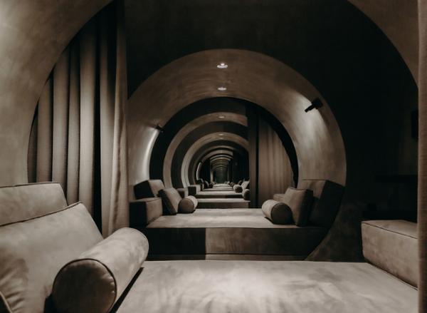 The IV Tunnel at Remedy Place in Flatiron, New York / photo: Benjamin Holtrop