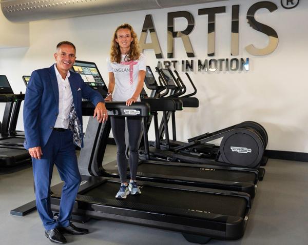 Jason Eaton with England athlete and member, Ellie Wallace / Photo: Technogym 