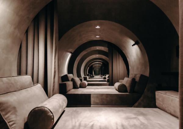 The IV Tunnel at Remedy Place New York City / photo: Remedy Place / BENJAMIN HOLTROP