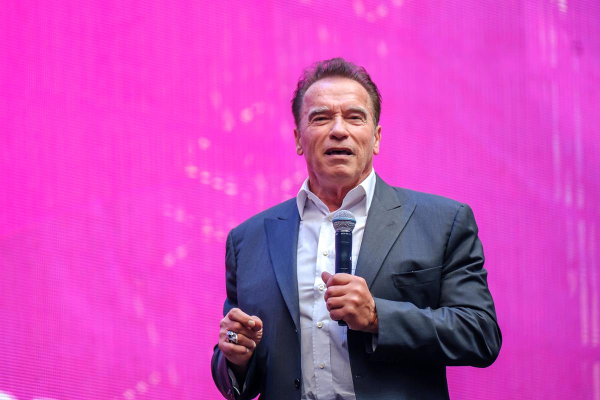 Arnold Schwarzenegger is building an online fitness community / shutterstock/Anton Gvozdikov