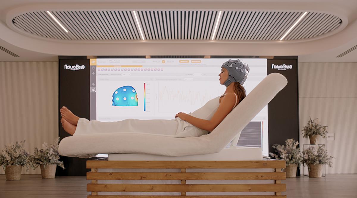 Before and after the facials, researchers measured participants' brain activity, heart rate, skin condition and key biomarkers / Natura Bissé Before and after the facials, researchers measured participants' brain activity, heart rate, skin condition and key biomarkers / Natura Bissé