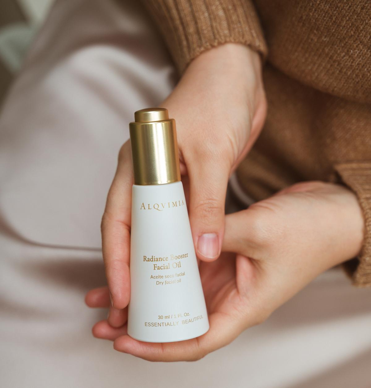 The oil has been designed to stimulate collagen to leave the skin glowing and full of energy and vitality / Alqvimia The oil has been designed to stimulate collagen to leave the skin glowing and full of energy and vitality / Alqvimia