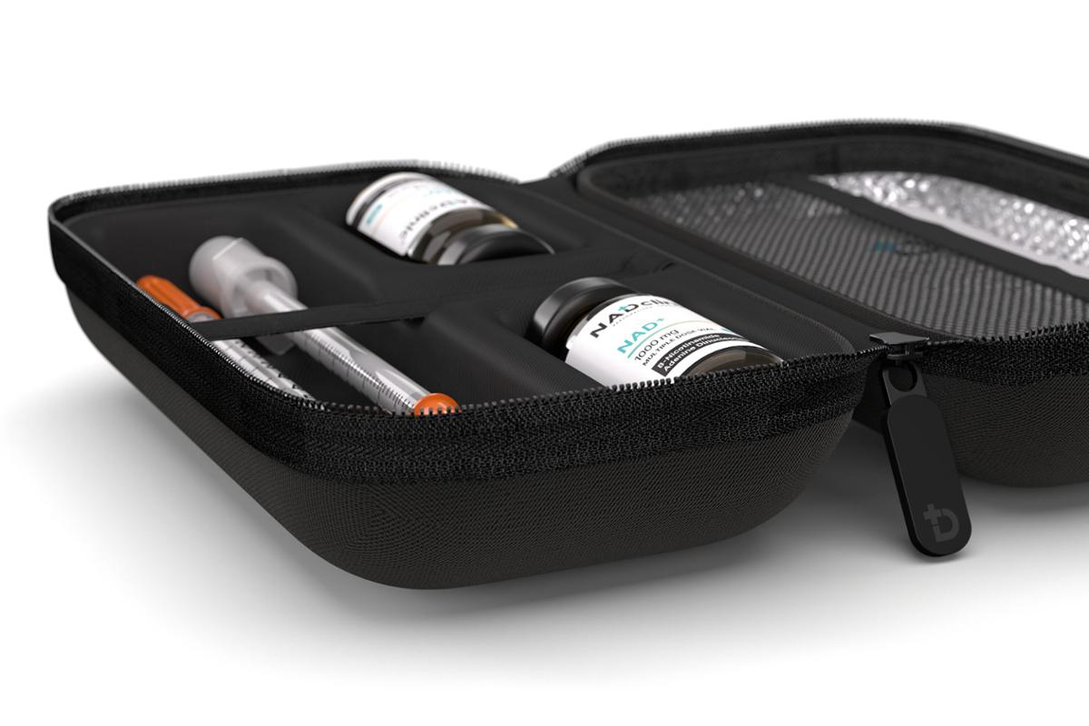 The kit includes a syringe and NAD+ solution for self administration / NADclinic The kit includes a syringe and NAD+ solution for self administration / NADclinic