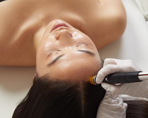 HydraFacial has incorporated science-backed formulas which are designed to help balance the scalp’s microbiome into the ritual / HydraFacial