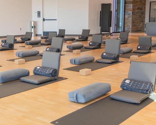 The yoga studio: mental wellbeing is as important as physical / Walmart