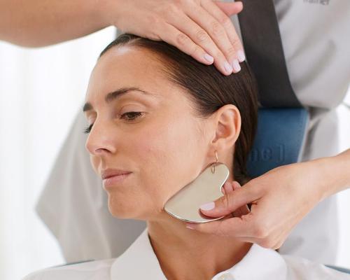 Face SPAce treatments are inspired by physiotherapy practices and use facial devices including cryo spoons, gua sha, jade stones, derma-massage rollers and microsonic and microcurrent devices / Comfort Zone