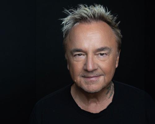 Peter Kater, a multi-Grammy award-winning and multi-Platinum-selling pianist, composer, producer, and breathwork practitioner, will be a featured speaker at STAconLIVE 2024 / Peter Kater