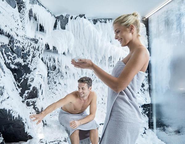 TechnoAlpin supplies show rooms and show showers for gentle cooling and drama / photo: TechnoAlpin