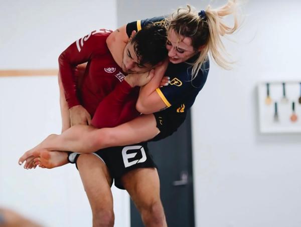 Elite athlete Ffion Davies is the head coach / photo: ARMA