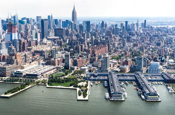 The original sports village is located on Piers 59, 60 and 61 in New York City / photo: oscity Shutterstock