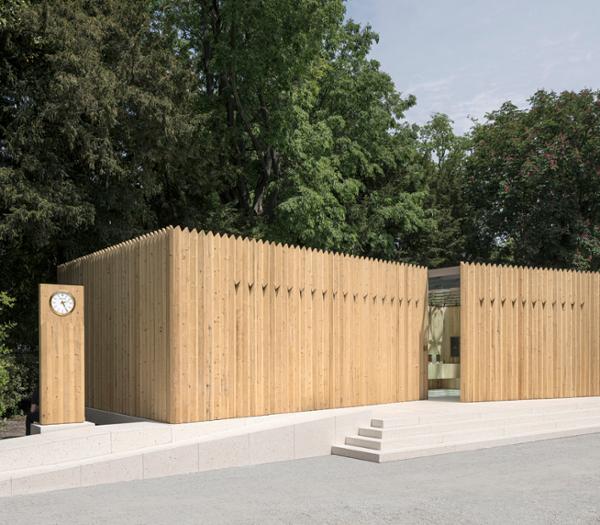 The pavilion’s facade is made from repurposed 200-year-old Venetian palazzi beams / Photo: ©Rolex: Matthieu Gatsoutif The pavilion’s facade is made from repurposed 200-year-old Venetian palazzi beams / Photo: ©Rolex: Matthieu Gatsoutif