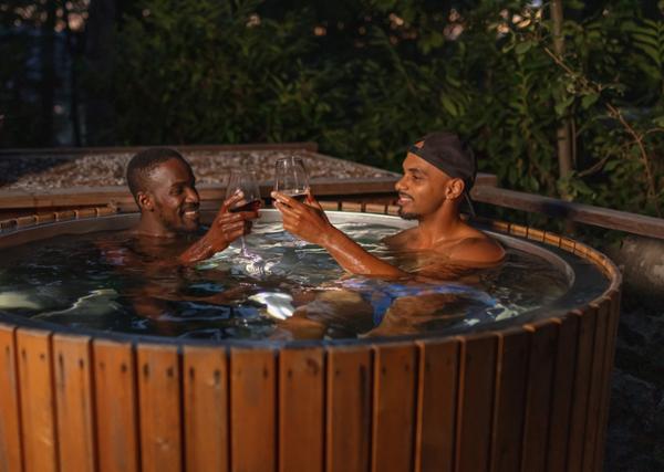 Are spas missing an opportunity to educate people about the risks of drinking alcohol? / photo: shutterstock/24K-Production