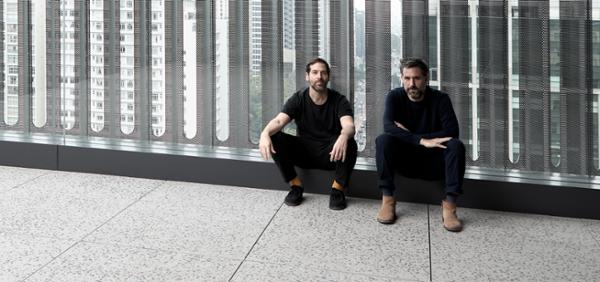 Metro Arquitetos Associados directors Gustavo Cedrini (left) and Martin Corullon / Photo: Bob Wolfenson Metro Arquitetos Associados directors Gustavo Cedrini (left) and Martin Corullon / Photo: Bob Wolfenson