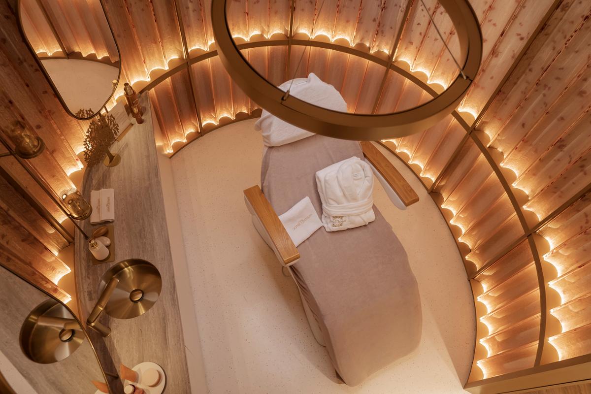 The new store includes a specialized area for quick wellbeing rituals, tailored for busy urban consumers / MarocMaroc The new store includes a specialized area for quick wellbeing rituals, tailored for busy urban consumers / MarocMaroc