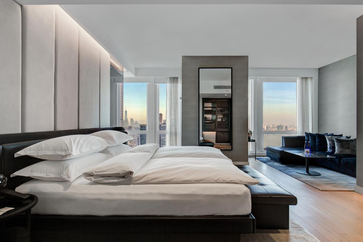 The rooms are programmed to adapt to guests sleep and wake schedules / Equinox Hotels The rooms are programmed to adapt to guests sleep and wake schedules / Equinox Hotels