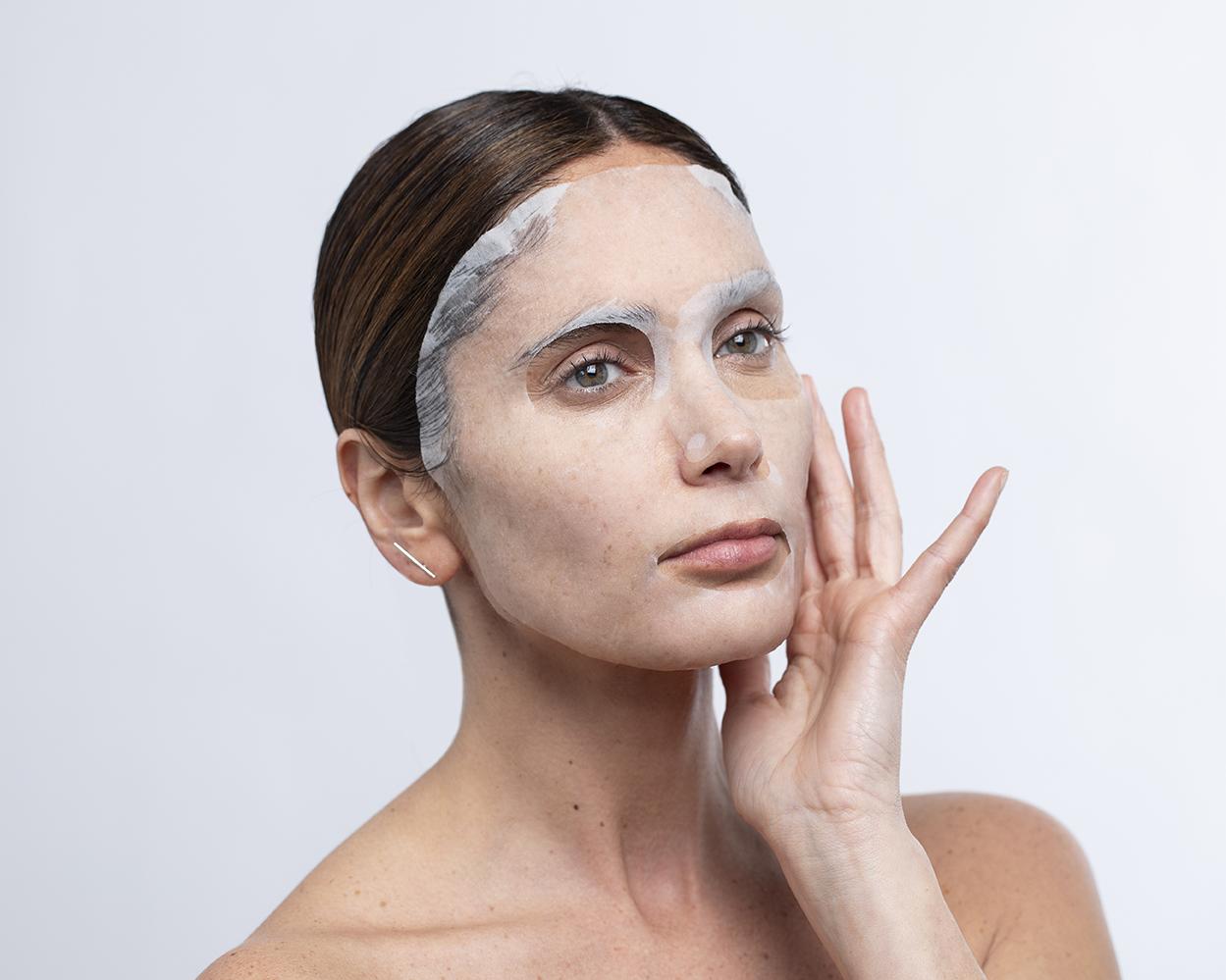 The Instant Smoothing Dry Sheet Mask is a refining and illuminating freeze-dried mask / Comfort Zone The Instant Smoothing Dry Sheet Mask is a refining and illuminating freeze-dried mask / Comfort Zone