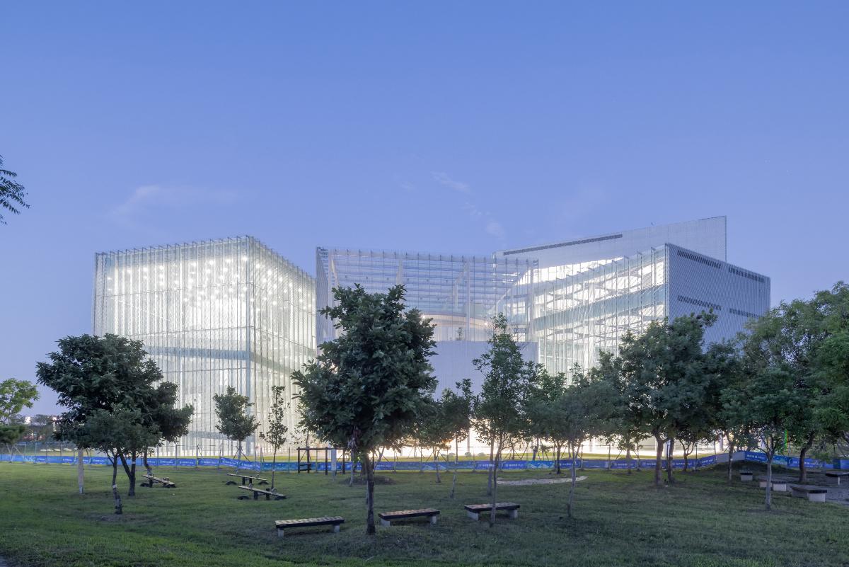 The building is enveloped in an aluminium mesh curtain façade / Taichung Art Museum