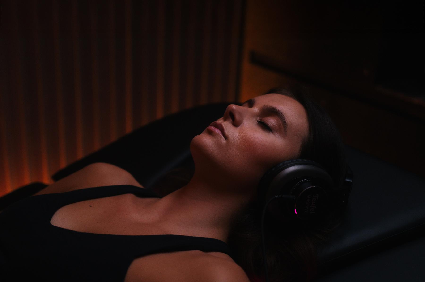 Woman sleeping wearing headphones