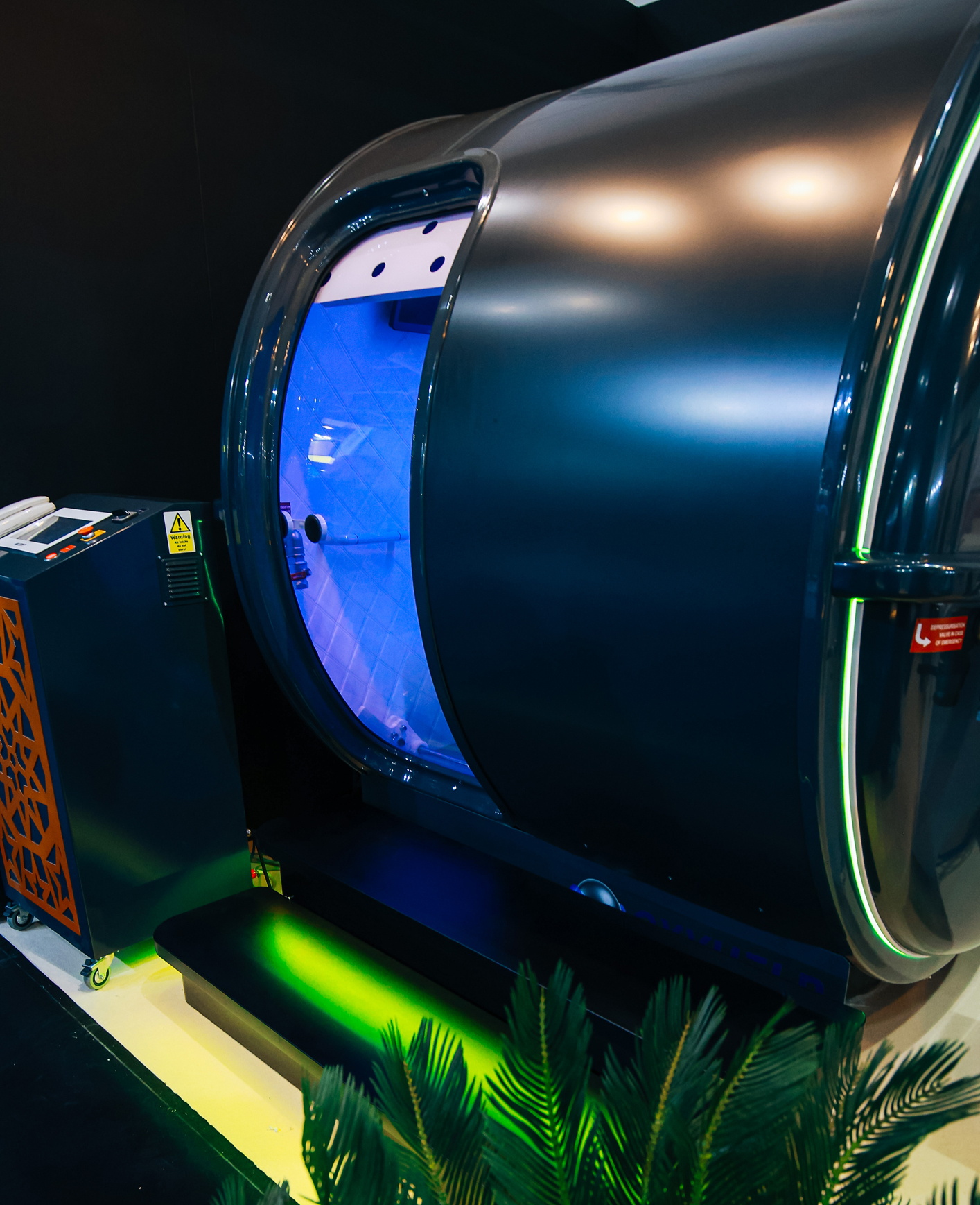 Exterior of the OxyLife C2 chamber by OxyHelp