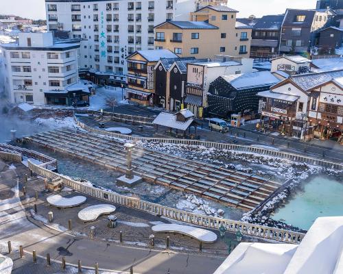 The thermal water is cooled in open-air hot spring fields, called Yubatake, before being used for bathing / Shutterstock/yu_photo
