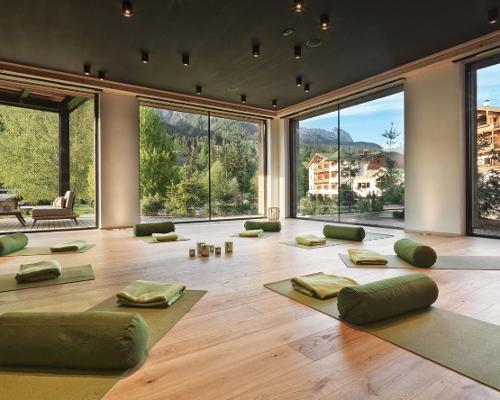 The resort has an 18-person capacity yoga studio / Naturhotel Forsthofgut