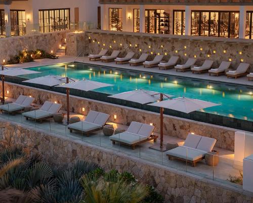  / Four Seasons Resorts & Hotels