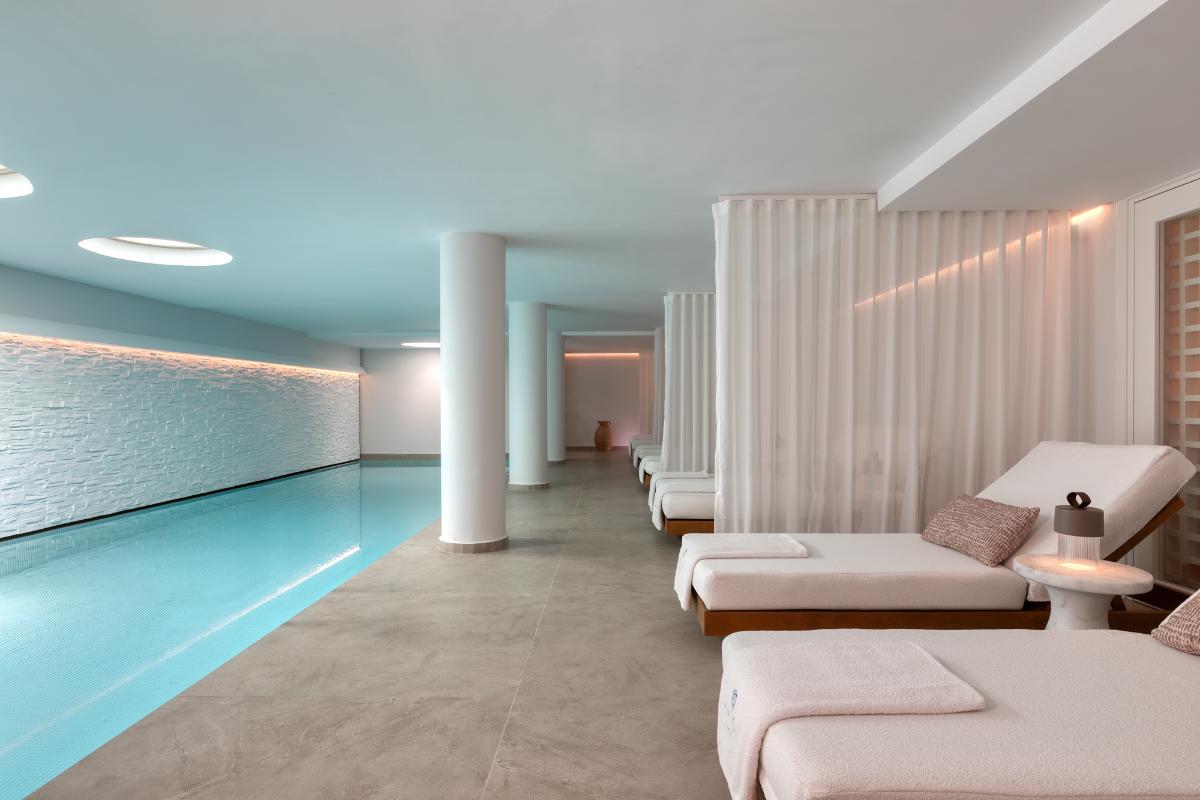There is an indoor pool, as well as other thermal facilities / Marriott International There is an indoor pool, as well as other thermal facilities / Marriott International