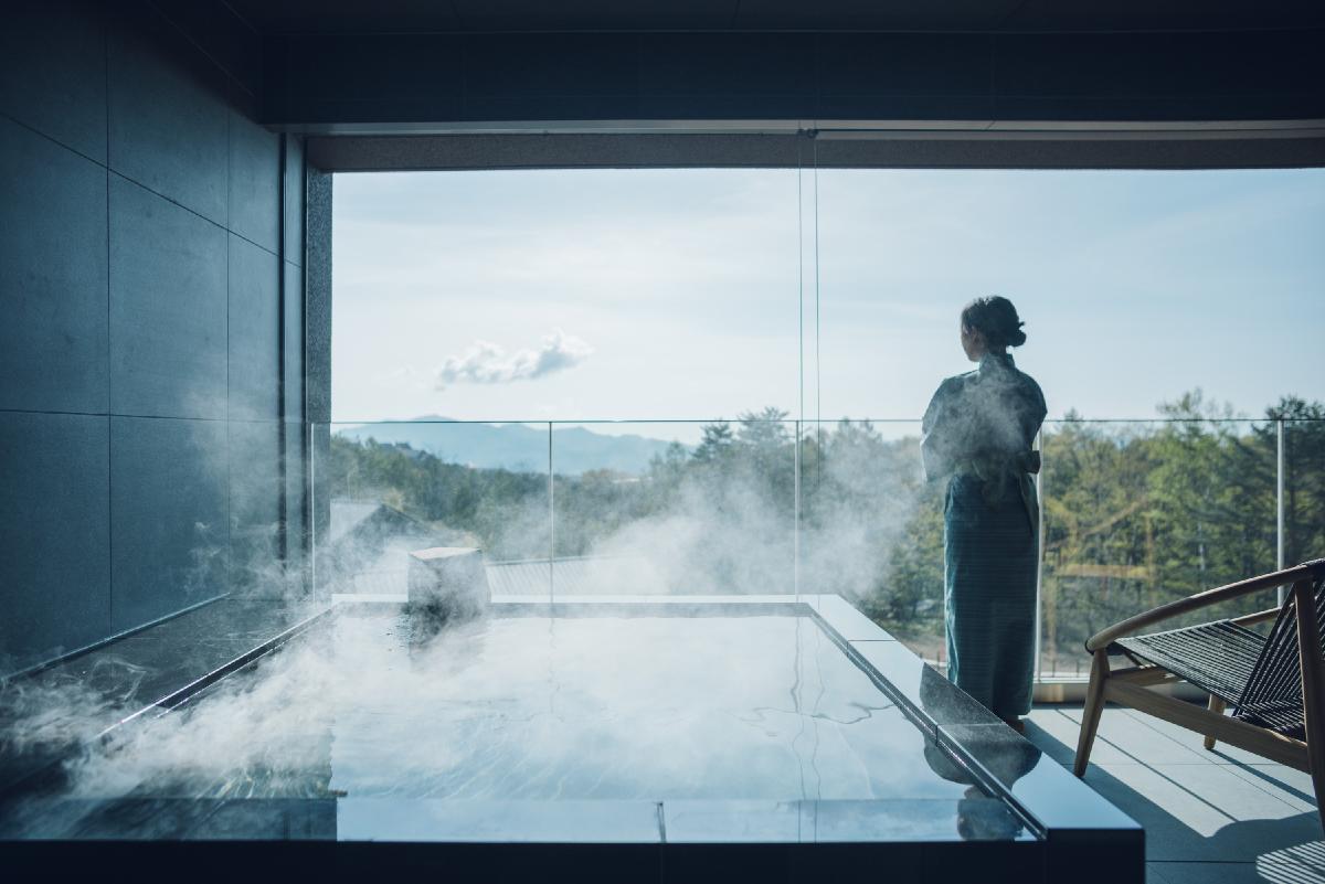 18 of the 94 rooms have private open-air baths / Hoshino Resorts