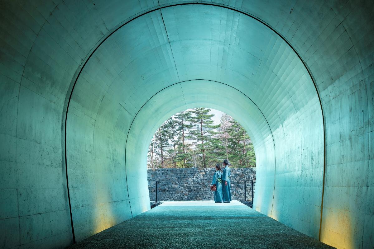 Construction firm Maeda Corporation has developed a private passage for guests that connects the property to the vibrant hot spring town / Hoshino Resorts