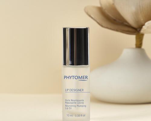 The product contains dictyopteris oil, which is said to boost the synthesis of epidermal lipids