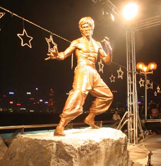 Bruce Lee statue unveiled in Hong Kong