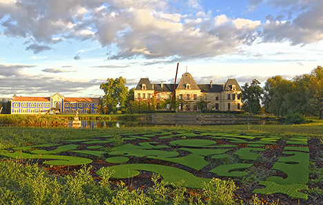 Raoux bought the abandoned Châteaux D’Arsac in 1986 and completely renovated it