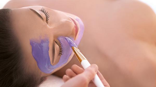 The mask changes colour once ingredients are absorbed, so therapists know to peel it off