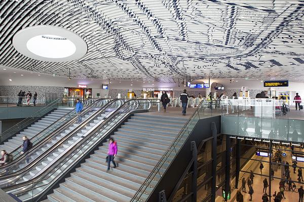 Delft’s new station hall features a dramatic vaulted ceiling