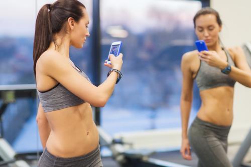 Should selfies be banned in gyms?