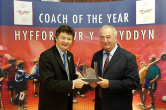 Cardiff swimming club head coach wins award