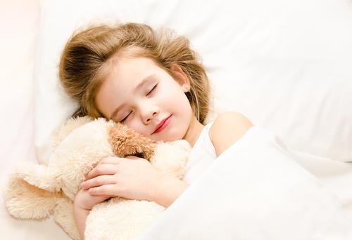 Children aged six to nine years old need 9-11 hours a night, but may get by on 7-8 – according to the guidelines / Shutterstock / Svitlana-ua