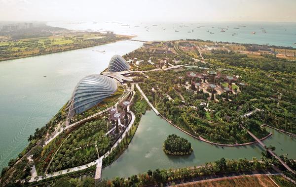 The 101-hectare Gardens by the Bay features three separate gardens. Wilkinson Eyre were part of a British-led team that designed the award-winning Cooled Conservatories
