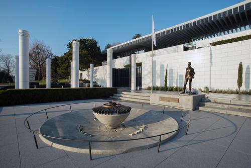 The entrance to the museum features a flaming bowl designed to remind visitors of the significance of the Olympic torch. / CIO - Christophe Moratal The entrance to the museum features a flaming bowl designed to remind visitors of the significance of the Olympic torch. / CIO - Christophe Moratal