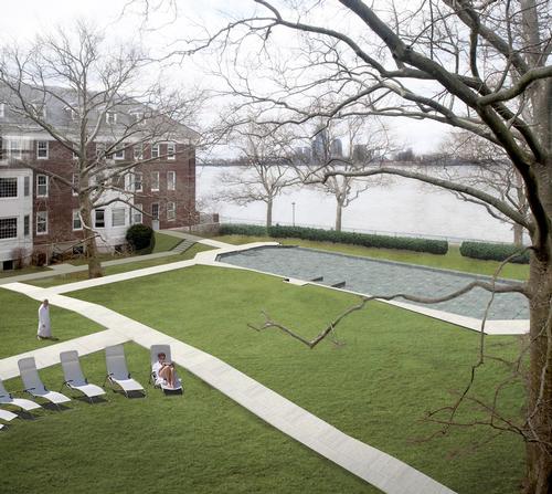 The 72,000sq ft spa will also include 30,000sq ft (2,787sq m) of outdoor space with views of New York City 
/ Bob Henry