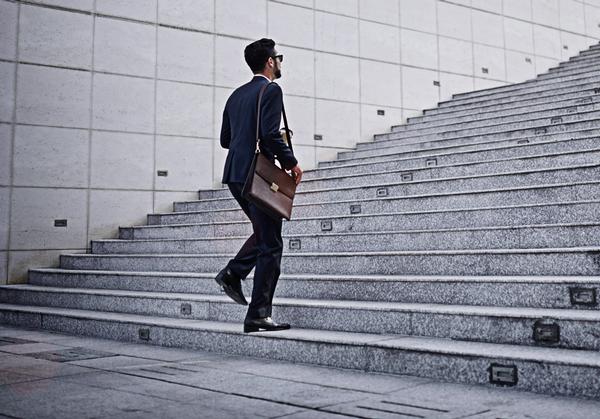Researchers found that brain age decreases by 0.58 years for every daily flight of stairs climbed / Photo: SHUTTERSTOCK.COM