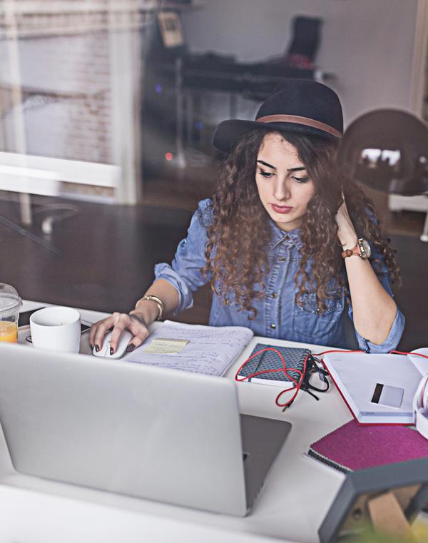 If someone makes an online enquiry, respond quickly / shutterstock