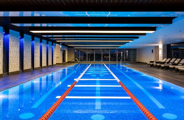 The design elements of the new Moscow club mix ‘geometry and architectural vectors’ with ‘fluid lines and modern glossy surfaces’ throughout the interior