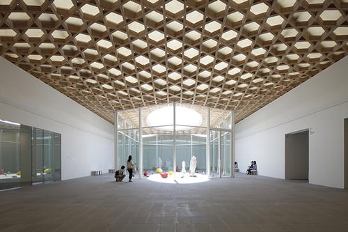 Design features take inspiration from the area’s traditional bamboo crafts / Shigeru Ban Architects