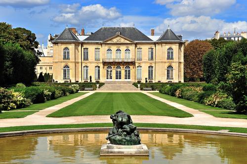 The museum is housed inside the picturesque Hotel Biron – the 18th century Parisian mansion Rodin lived in until his death in 1917 / Shutterstock.com