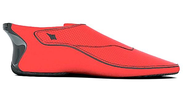 Bluetooth enabled insoles measure vibrations and connect to a smartphone to provide user-feedback