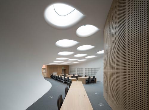 The building doubles the size of the Middle East Centre’s library and archive, adding 1,200sq m (12,916sq ft) of floor space / ZHA / Luke Hayes