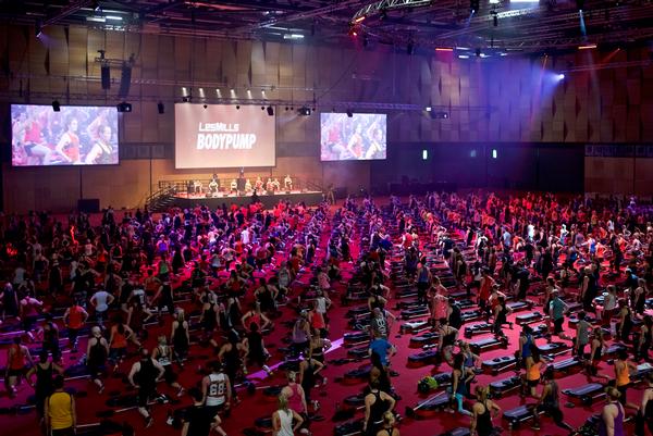 Group fitness classes like Les Mills’ Bodypump deliver a total body workout that benefits both sexes