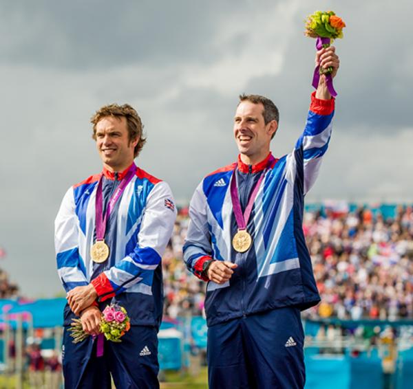 Etienne Stott (right)